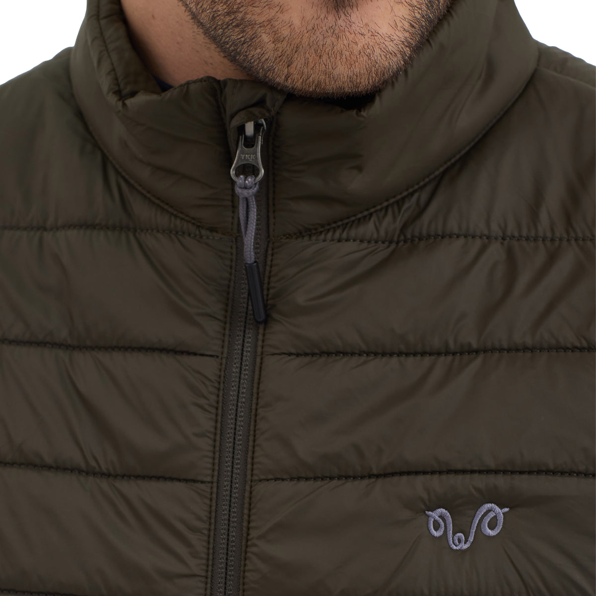 Grüne Outdoorweste mit grauem Woolona Logo