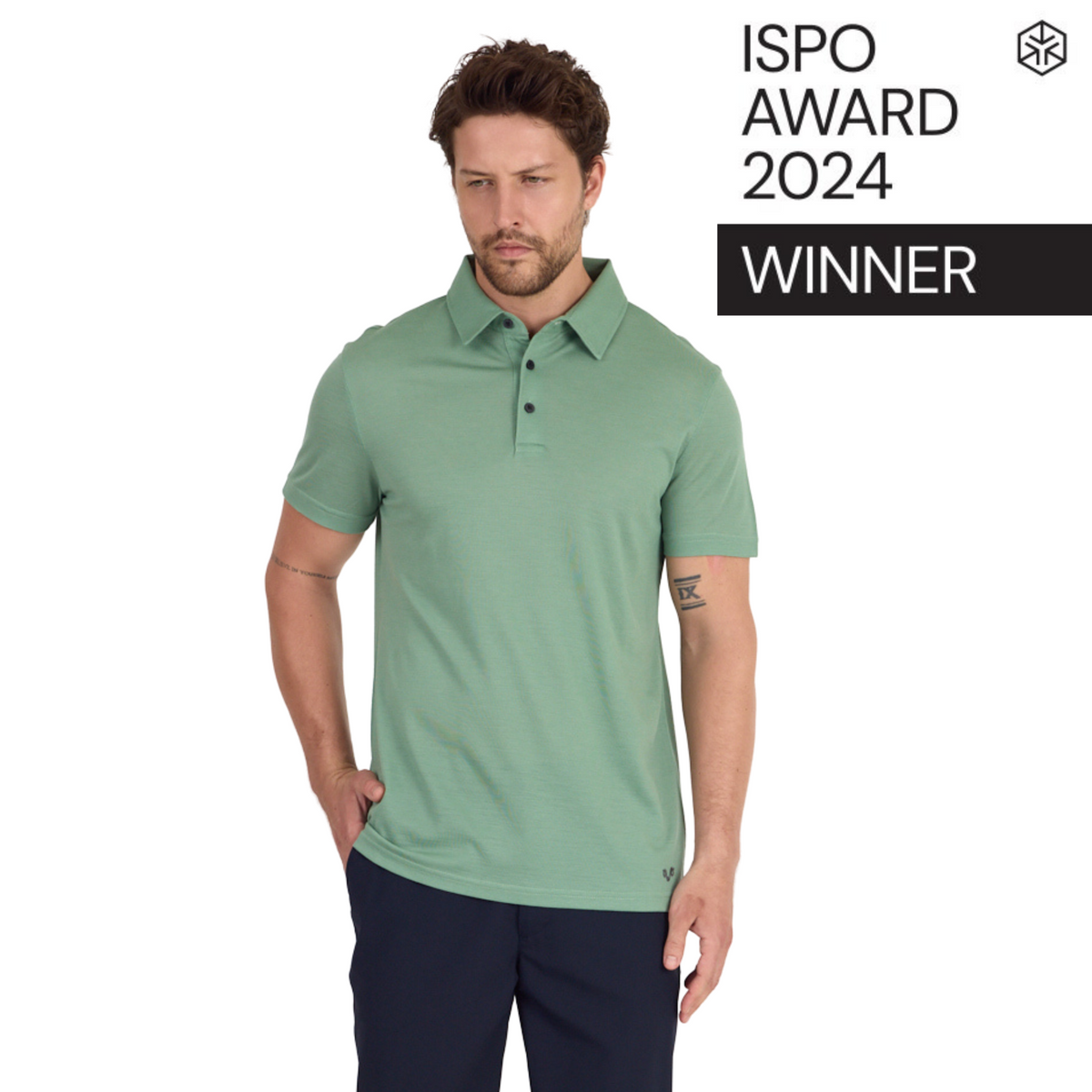 Mann trägt ISPO Award Winner Poloshirt in der Farbe grün von Woolona