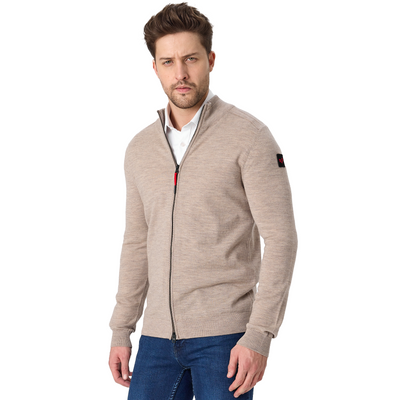 Herr in einer Strickjacke aus Merino mit 2 wege Zip