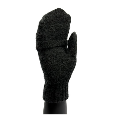 Eine Hand die ein Fäustling trägt aus Merino in Anthrazit und die Innenseite des Fäustling zeigt mit geschlossenen Fingern