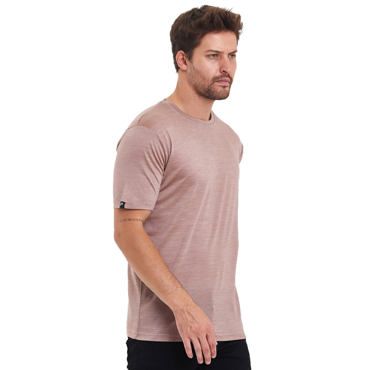 Herr in einem Violet-Ice Merino/Lyocell T-Shirt