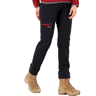 Dame in einer Merino Hose in Schwarz