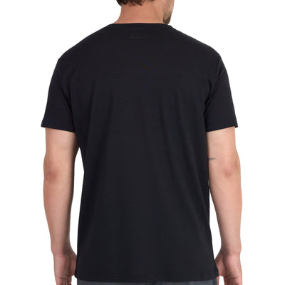 Rückenansicht Herren Merinoshirt aus Merinowolle in der Farbe schwarz und aus einem Piquestoff.