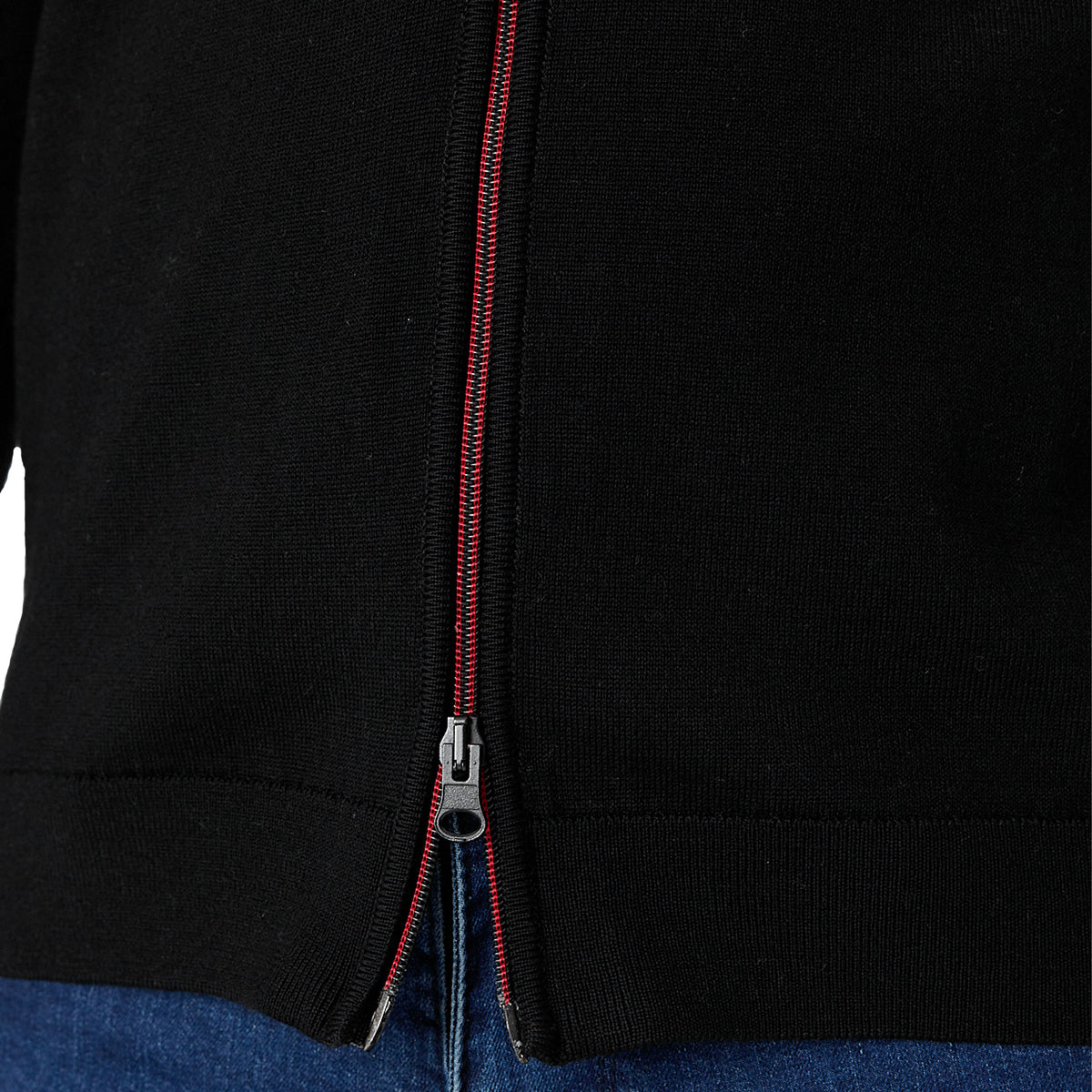 Reißverschluss einer Strickjacke aus 100% Merinowolle